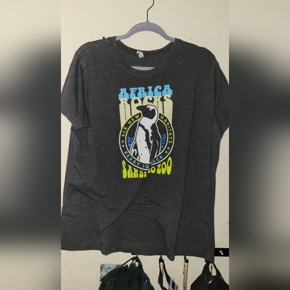 San Diego Zoo Pennguon Africa Rocks T shirt - Picture 1 of 2